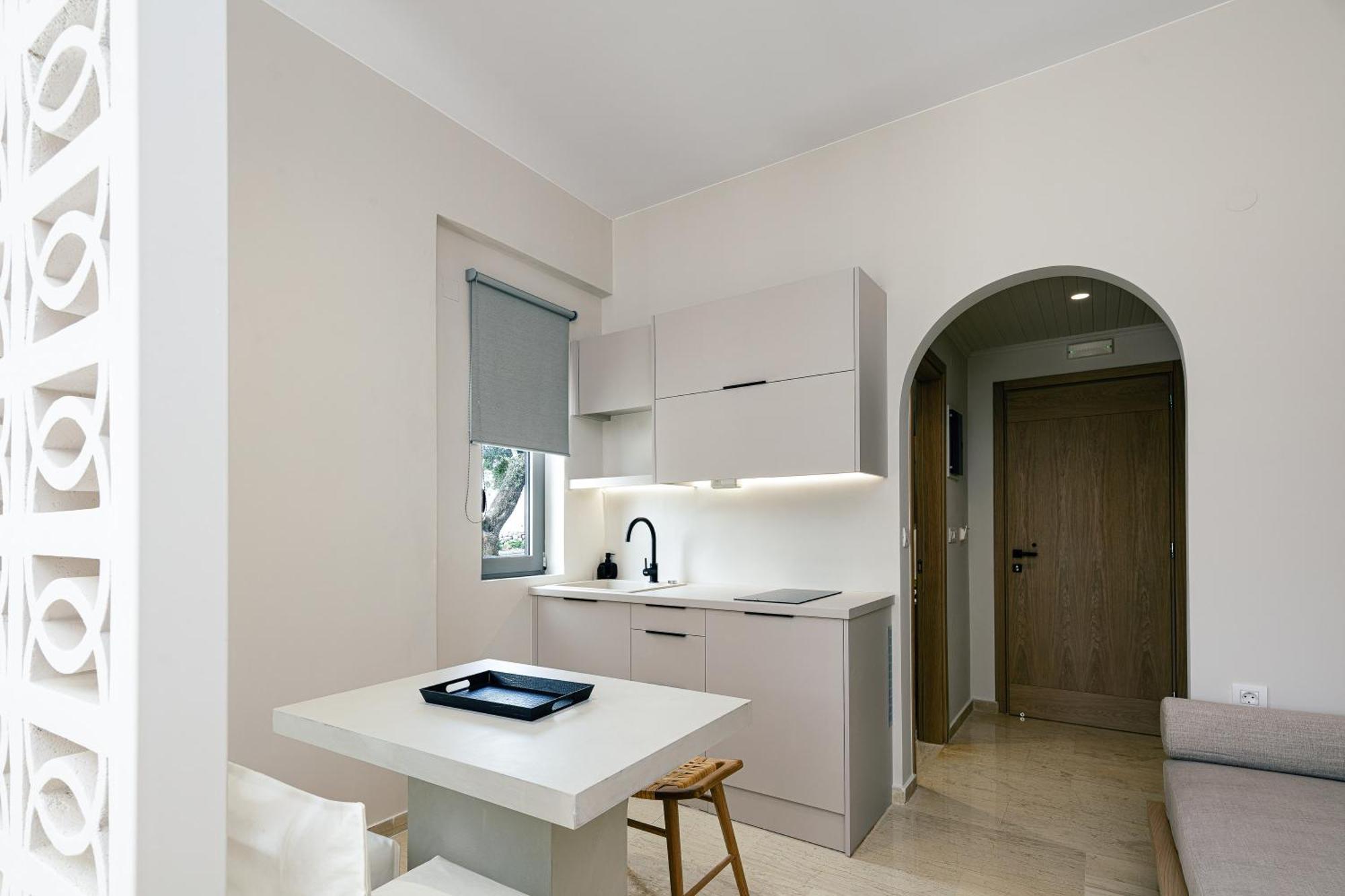 Ariadne Suites Плакиас Экстерьер фото